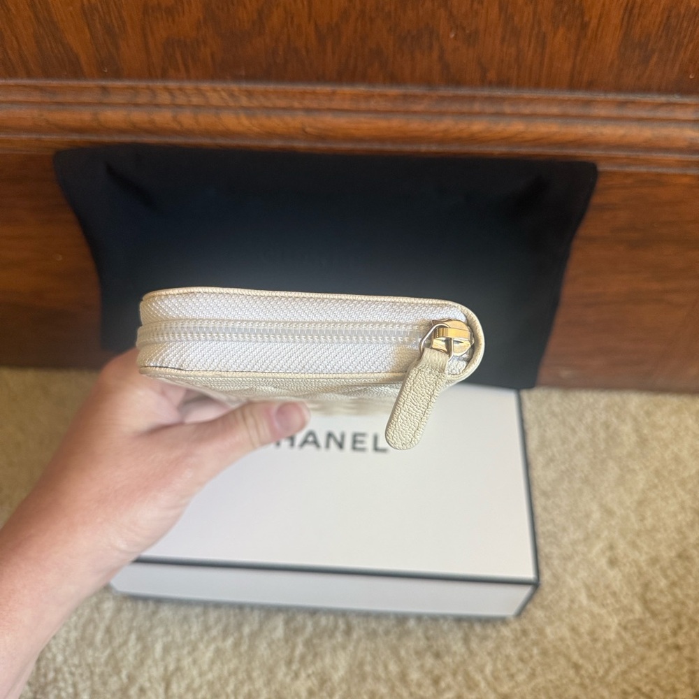 Chanel Boy Zip Long Wallet in Ivory with Gold Hardware - Picture 3 of 10